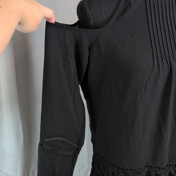 MICHAEL Michael Kors Elegant Black Blouse with Lace Detail - Picture 4 of 8